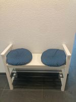 Petit banc à chaussures avec coussin.