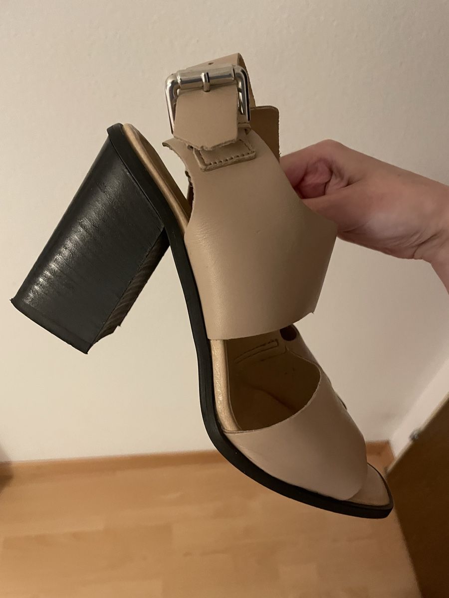 Scarpe da donna: Nude Block Heel Summer Sandals, Size 38 – Usato da Bazenheid venduto da hat_96 1