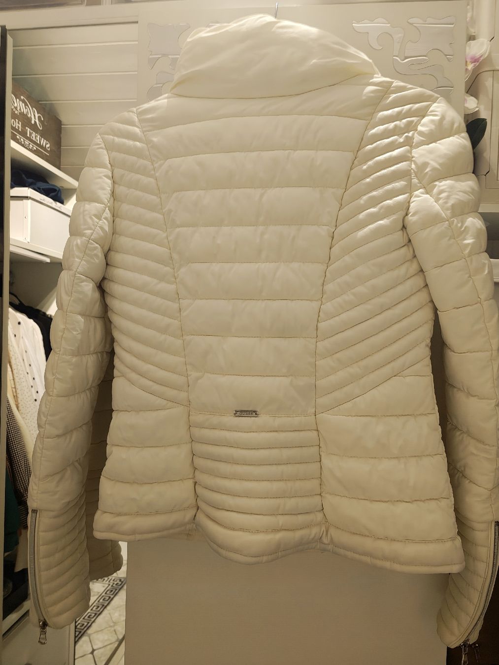 Guess Jacken: Steppjacke Guess weiss Grösse S Stretch  – Gebraucht aus Fislisbach von Sandy86 1