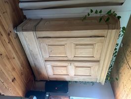 Restaurierter Antiker Bauernschrank 1850-1900