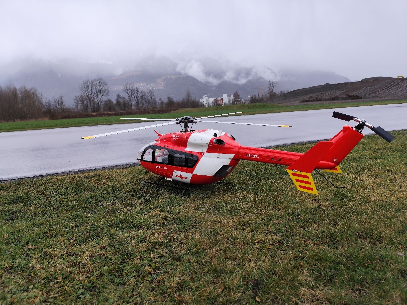 Rega RC Kits de montage: RC Helikopter EC145 REGA – D'occasion à Jenaz par Schreiner97