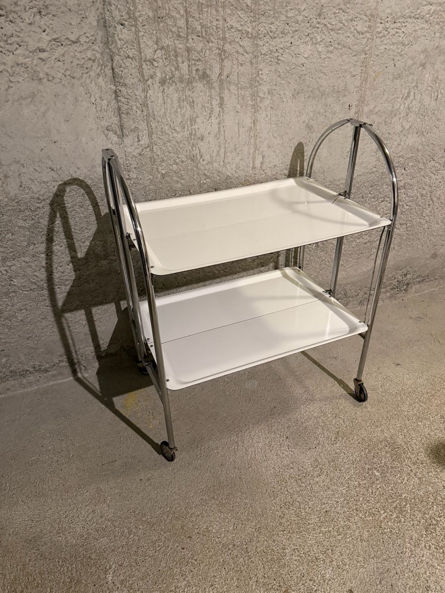 Carrelli di servizio: Vintage Servierwagen klappbar weiss – Usato da Staufen venduto da MARINTSUM