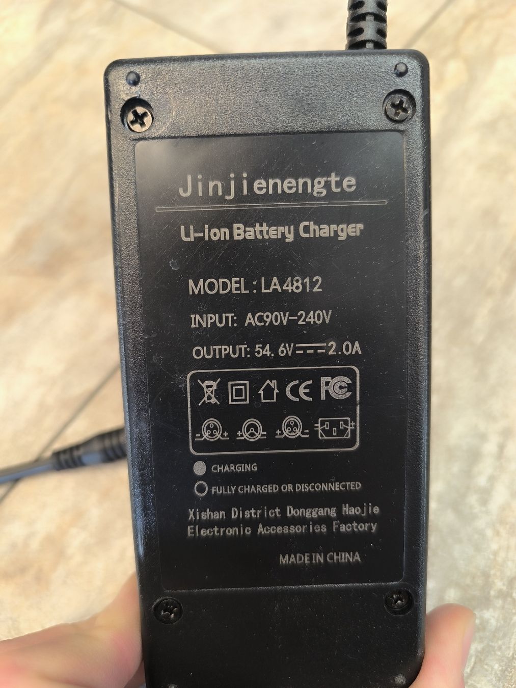 Ladegeräte: Chargeur trottinette électrique 54.6V  – Gebraucht aus La Chaux-de-Fonds von lolmaker1007 1