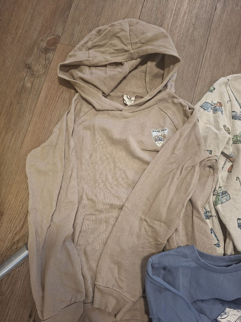 Lotti & Set di vestiti: 3er Set, 2 Pullover, 1 Langarmshirt – Usato da Liestal venduto da iti_rsl8 2