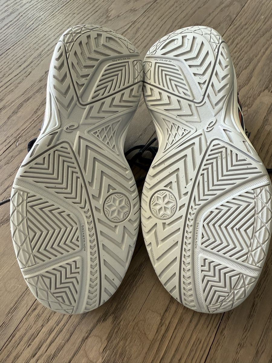 Asics Scarpe per ragazzi: Turnschuhe (Hallenschuhe) Gr. 32.5 – Usato da Zizers venduto da cor_dr2d 2