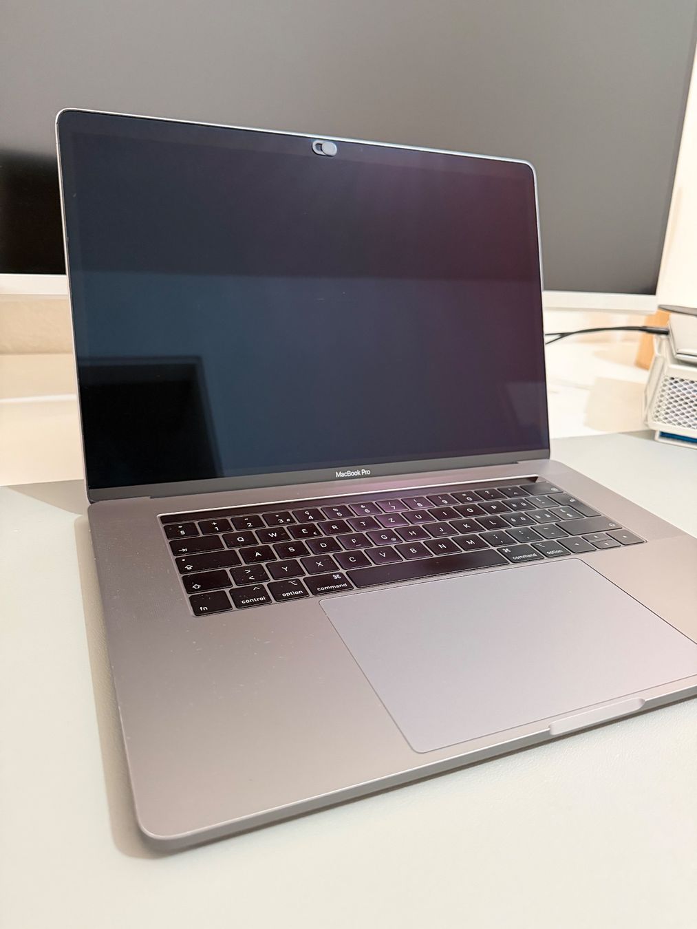 Apple Notebook: MacBook Pro 15" (2019) mit Touch Bar – Usato da Oberglatt ZH venduto da s_wj65 3