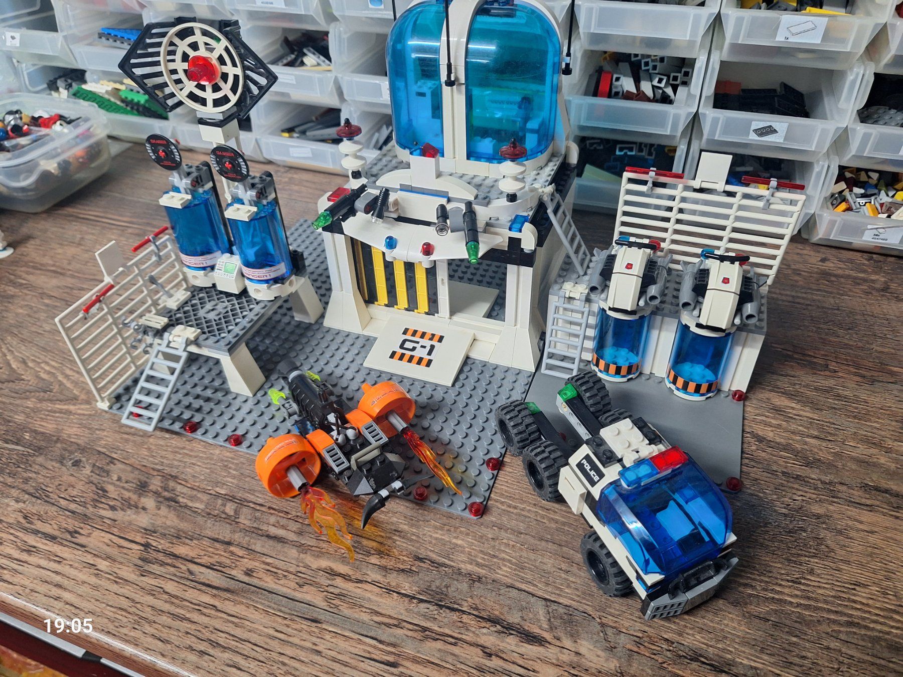Lego Kit di costruzioni: Lego space police 5985 – Usato da Grandson venduto da Crtz205