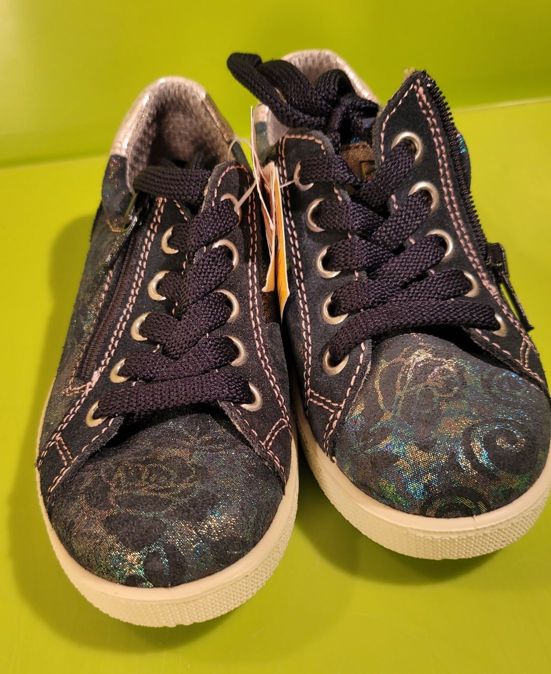 Scarpe per ragazzi: Schuhe NEU 26 TWISTY Glitzerprint Flexsohle – Nuovo (secondo la descrizione) da Emmenbrücke venduto da yanndrechsler 1