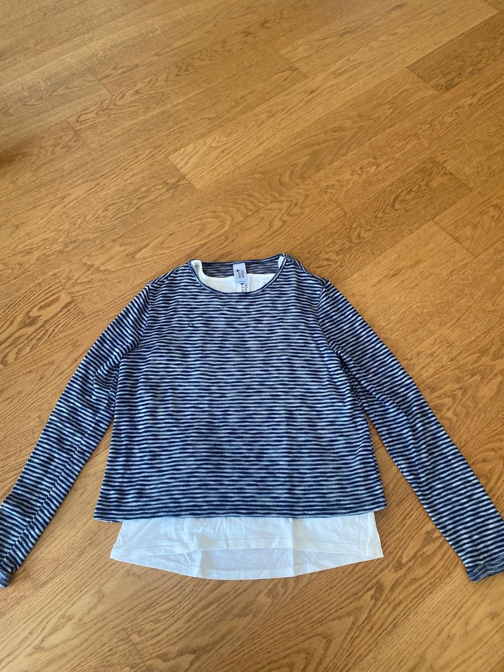 C&A Pullover & Sweatshirts: Pullover Mädchen – Gebraucht aus Riedholz von lenibeni03