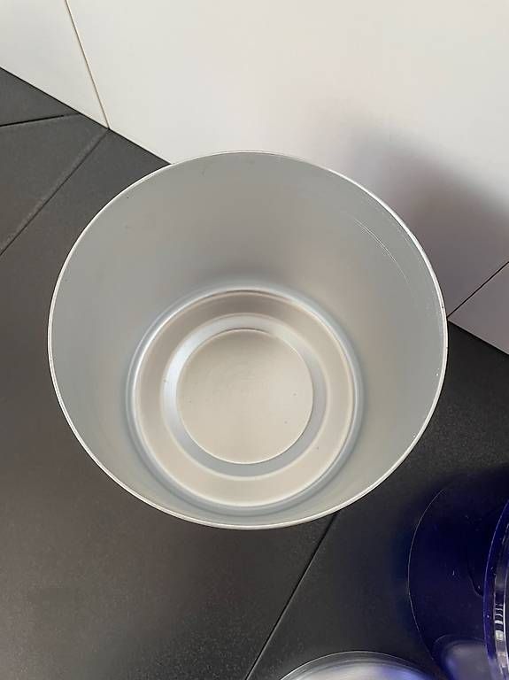 Altro: Red Bull Eiskübel aus Aluminium – Usato da Ettingen venduto da Donald4107 3
