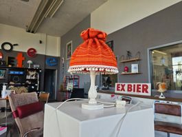 Vintage 1960 Tischlampe, Nachttischlampe Stoffschirm Orange