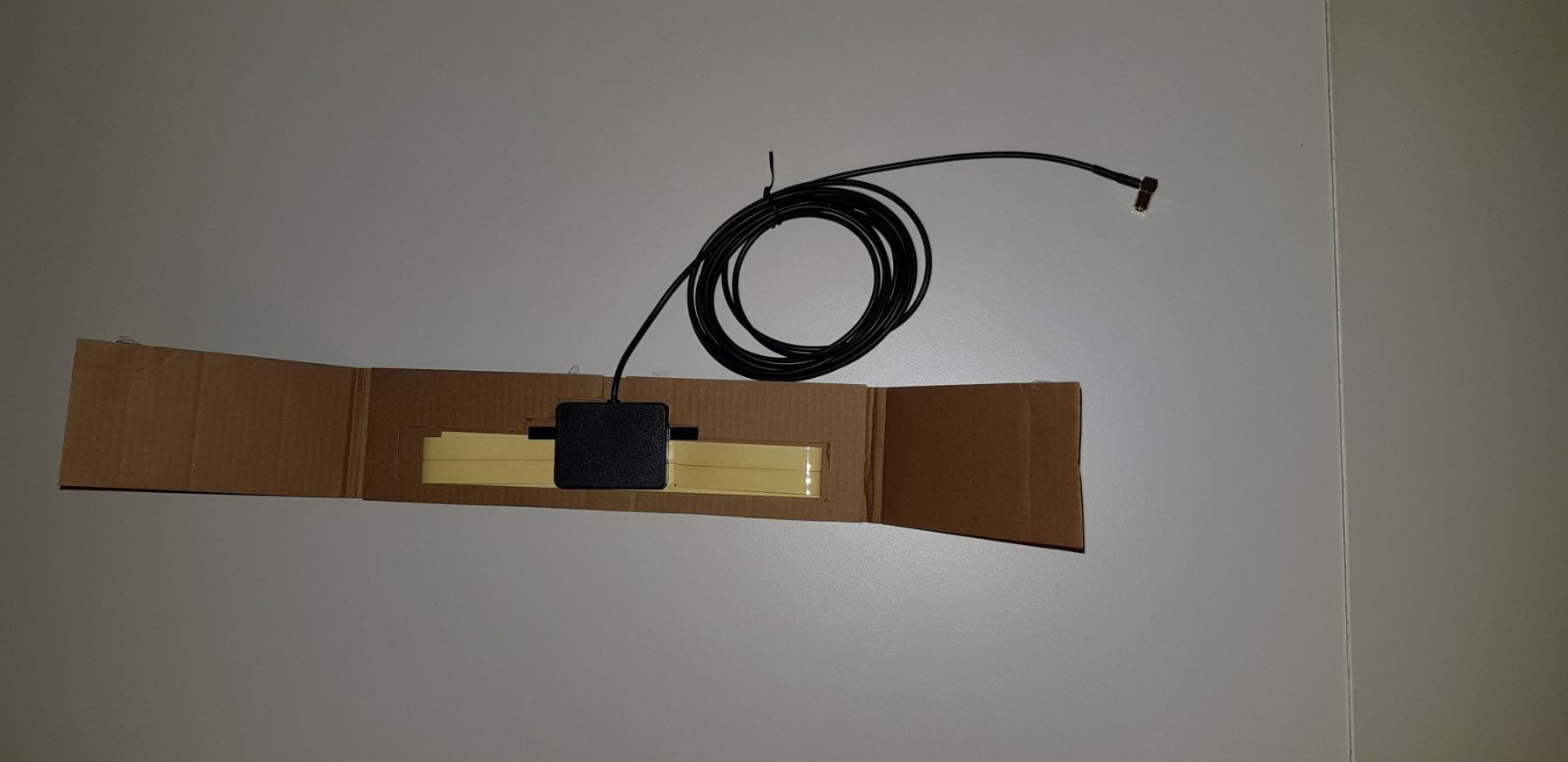 Radiocomunicazione: Klebbare DAB Antenne – Nuovo e nell'imballaggio originale da Balsthal venduto da mtwd 1