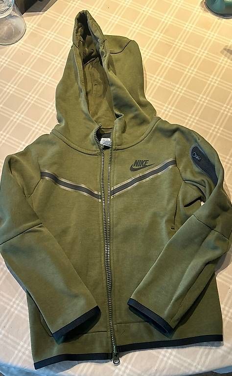 Maglioni & Felpe: Felpa Nike 122-128 cm 100% cotone  – Usato da Tesserete venduto da l_m_n67r