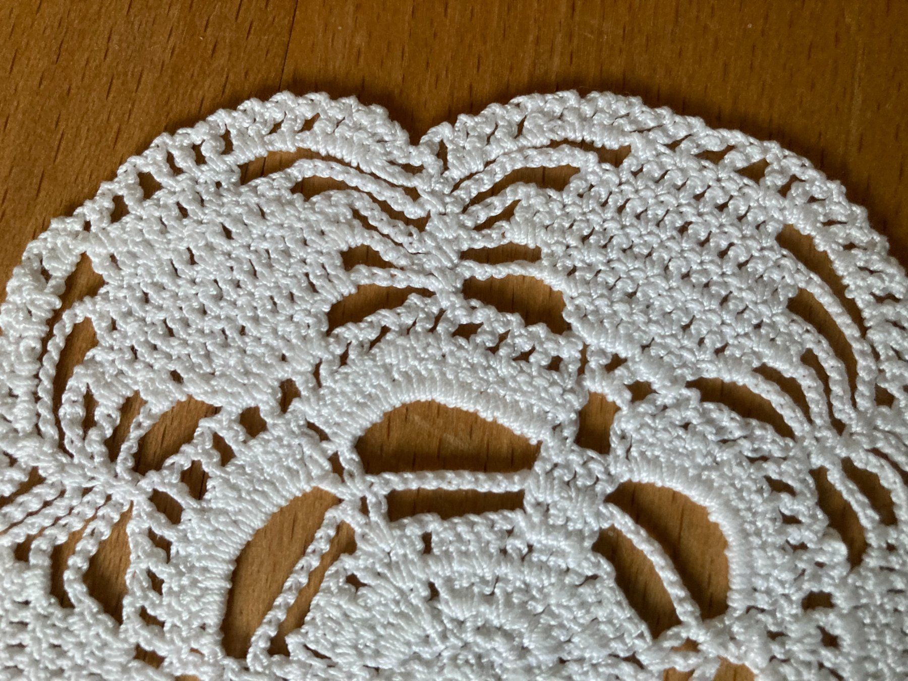 Sottobicchieri: Spitzendeckchen  gehäkelt  Untersetzer  ca. 11 cm DM  weiss – Usato da Subingen venduto da ArtBead 1