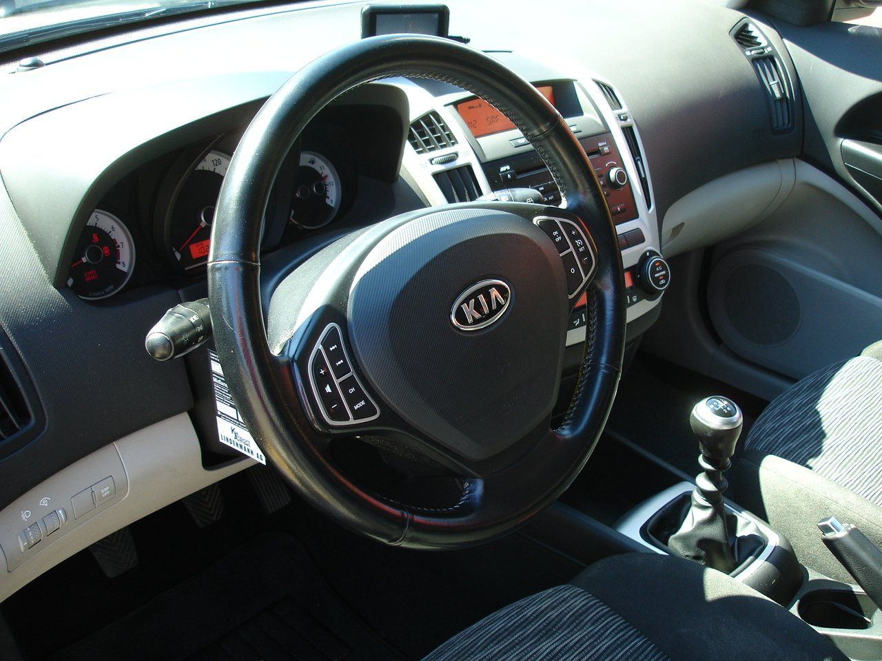 Kia Automobili: KIA ceed SW 2.0 – Usato da Amriswil venduto da lindenmannkia 1