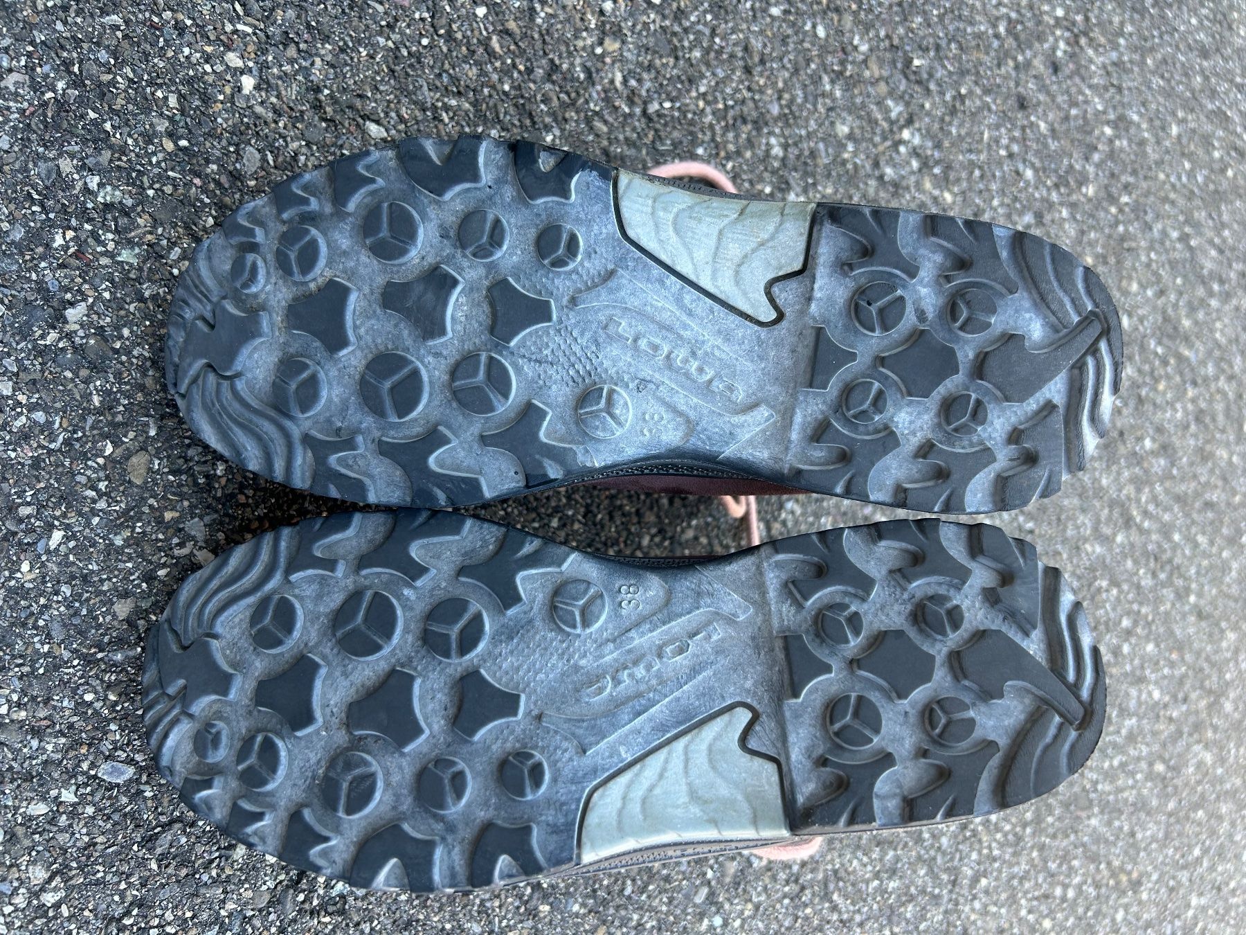 Lowa Scarpe per ragazze: Lowa Wanderschuh Gr. 38 – Usato da Schwarzenbach SG venduto da Lexa2 1