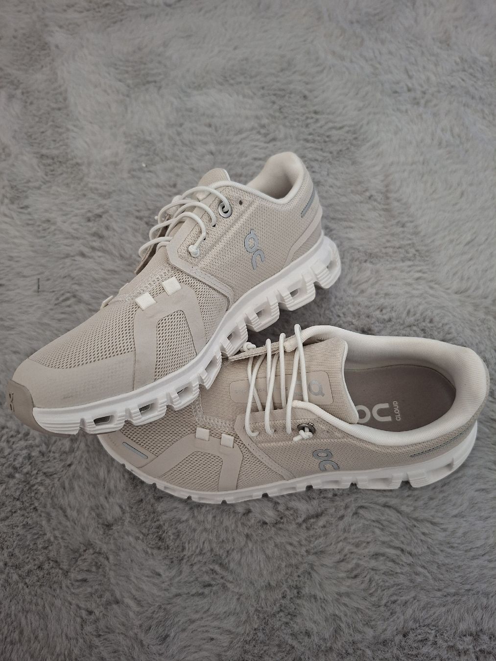 On Damenschuhe: Chaussures de course On Cloud taille 37 couleur beige  – Gebraucht aus Renens VD von ser_j2fn