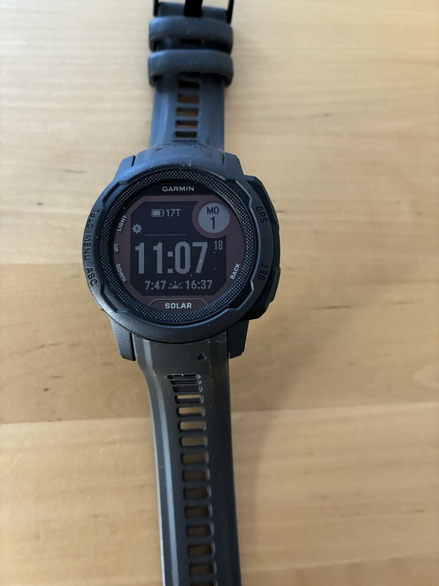 Garmin Smartwatch: Garmin Instinct 2s Solar – Gebraucht aus  von  1