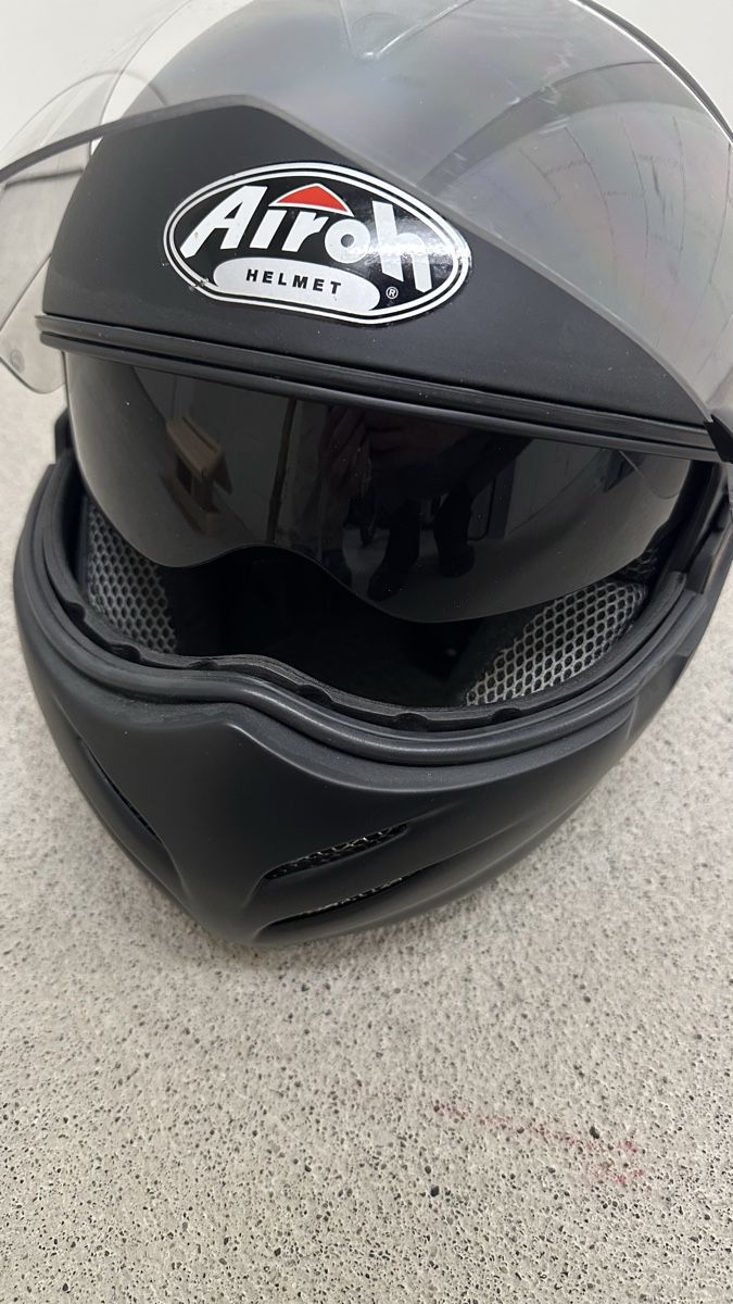 Airoh Caschi & visiere: Motorradhelm Airoh schwarz matt – Usato da Niederweningen venduto da Ro-so 1