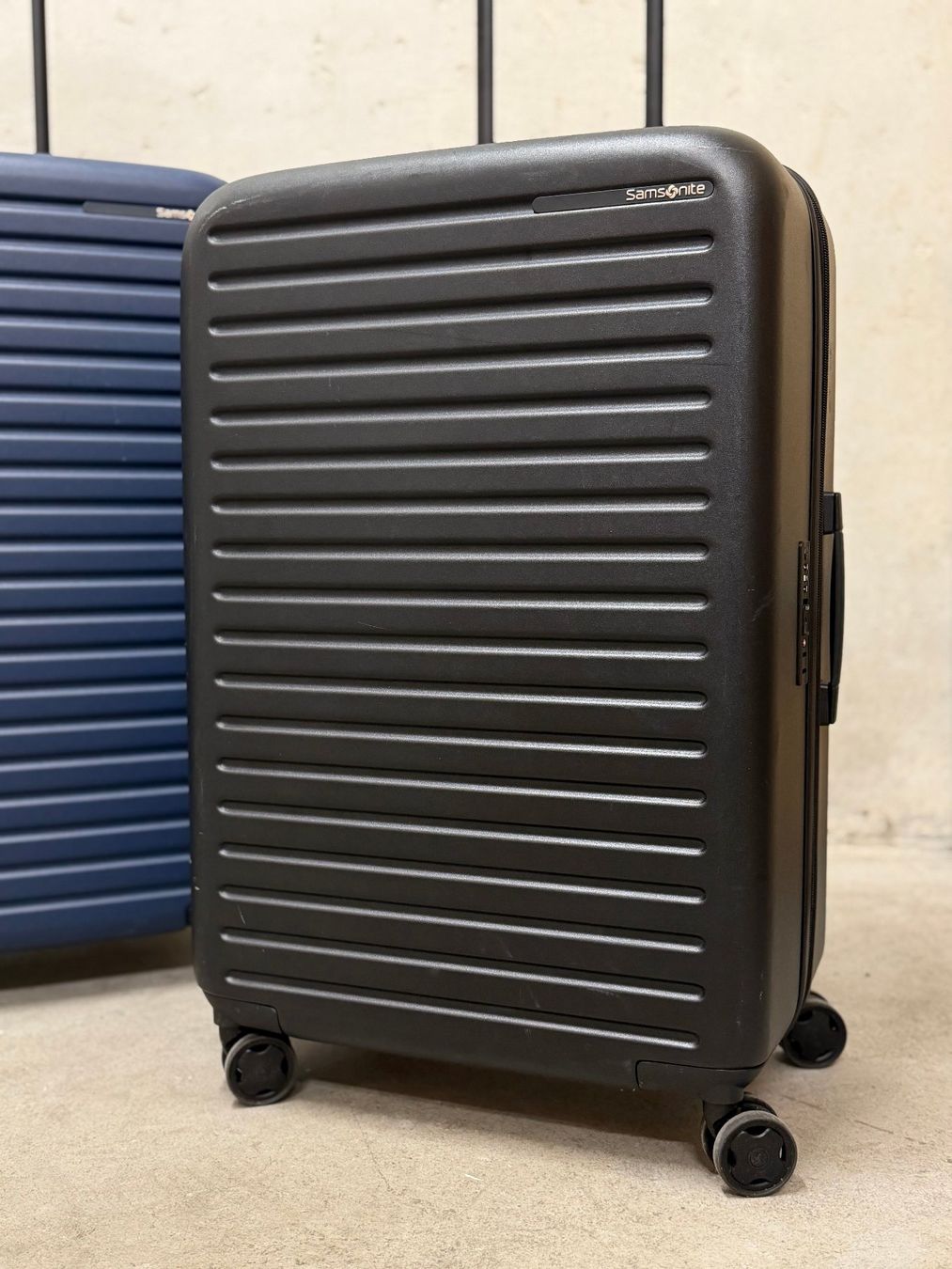 Samsonite Valigie: Samsonite Kofferset Stackd Trolleys: 75cmNavy & 68cmSchwarz – Usato da Läufelfingen venduto da Bini61 1