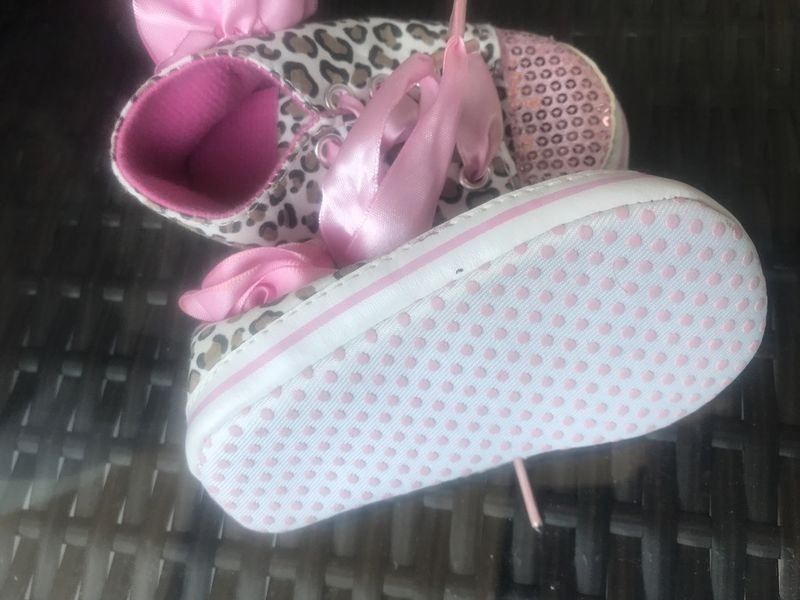 Chaussures filles: Mädchen Leopard Krabbelschuhe 19 – D'occasion à Bergdietikon par antovale 1