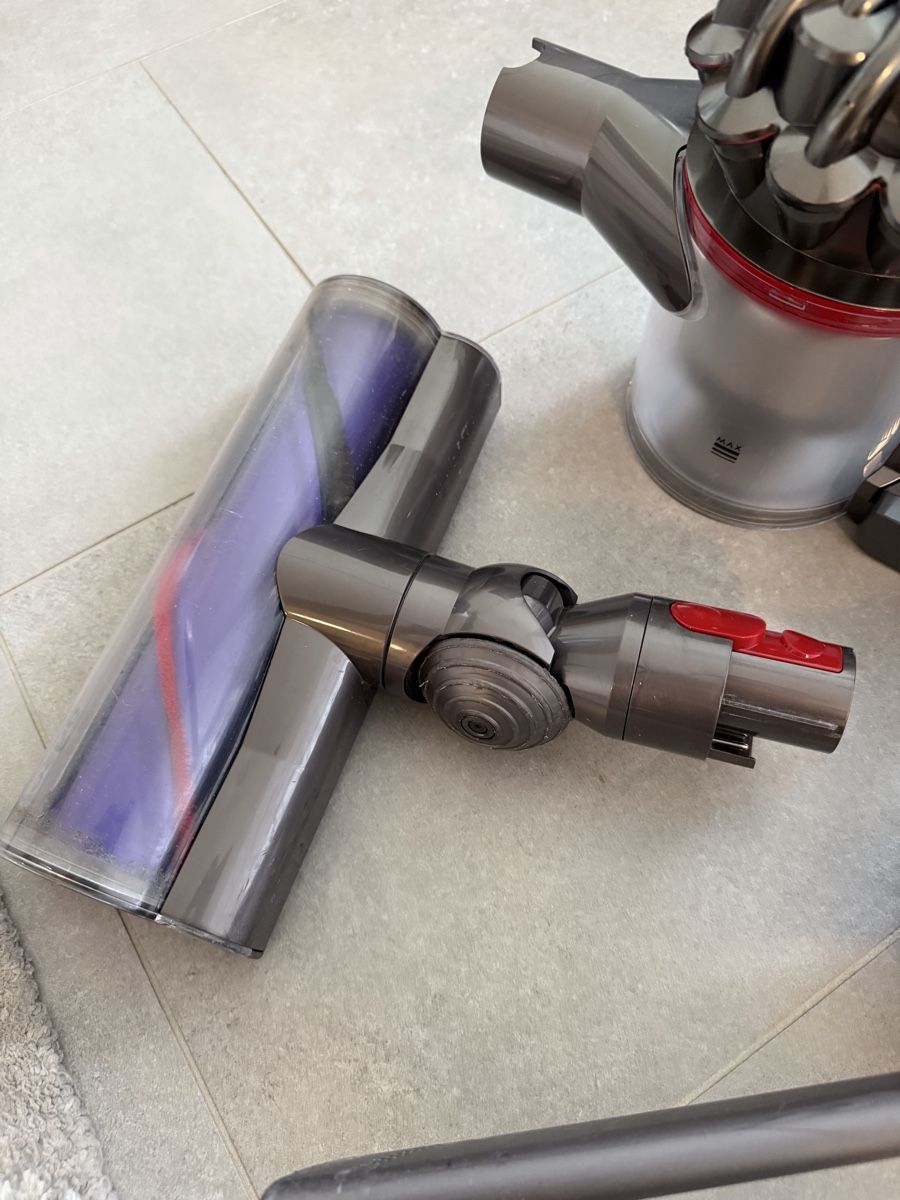 Dyson Aspirateurs & Accessoires: Dyson V8  – D'occasion à Meyrin par SA_3006 2