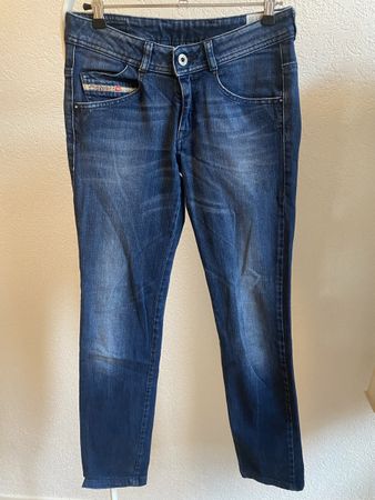 Jeans bleu Skinny modèle Clushy Diesel, t.25/32