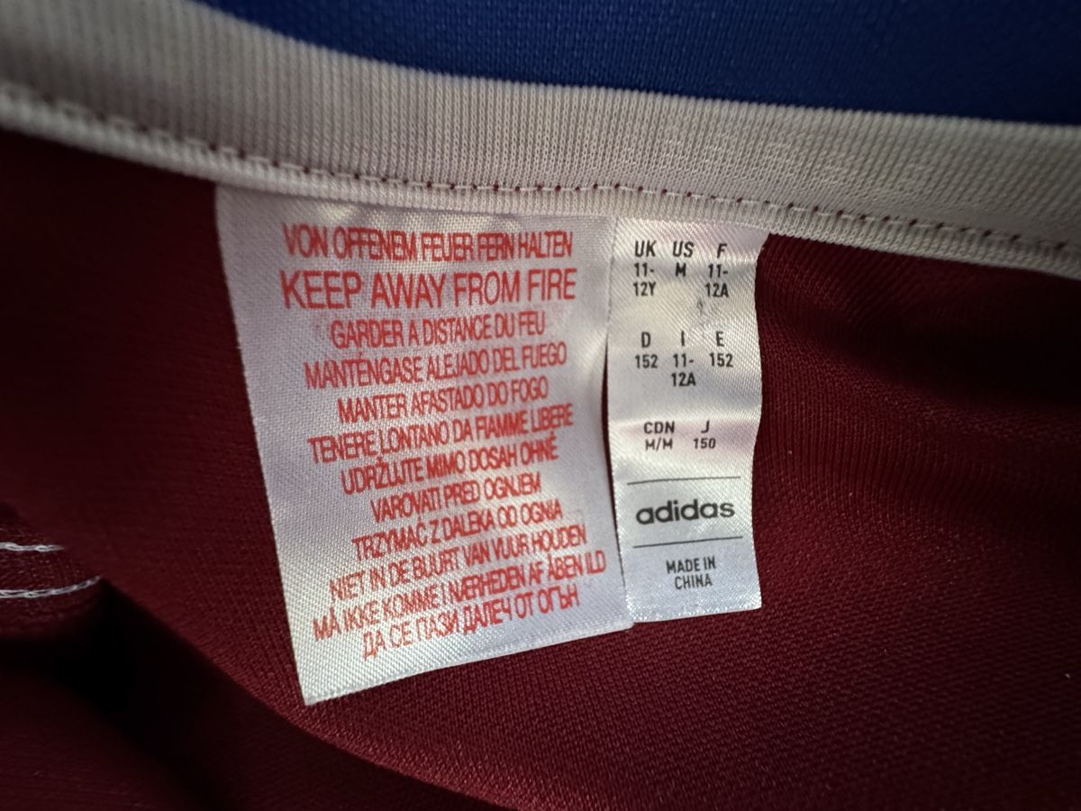 Canottiere & Pantaloni: Jacket Servette FC Jacket Adidas SFC – Usato da GRAND - LANCY venduto da petitpain67 7