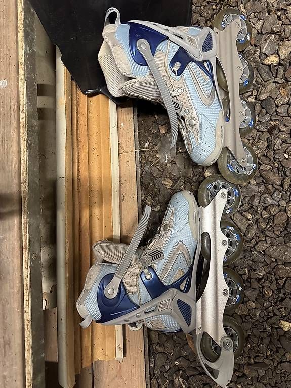 Patins à roul. & inline: Rollerblade 38,5 top zustand – D'occasion à Wangs par spa_8yg6