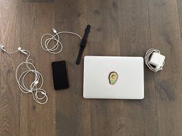 MacBook Air, iPhone 8, Apple Watch inkl. Zubehör