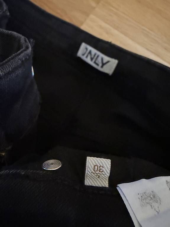 Jeans: Only Jeans Schwarz Grösse L/30 – D'occasion à Zürich par san_7n2l 2