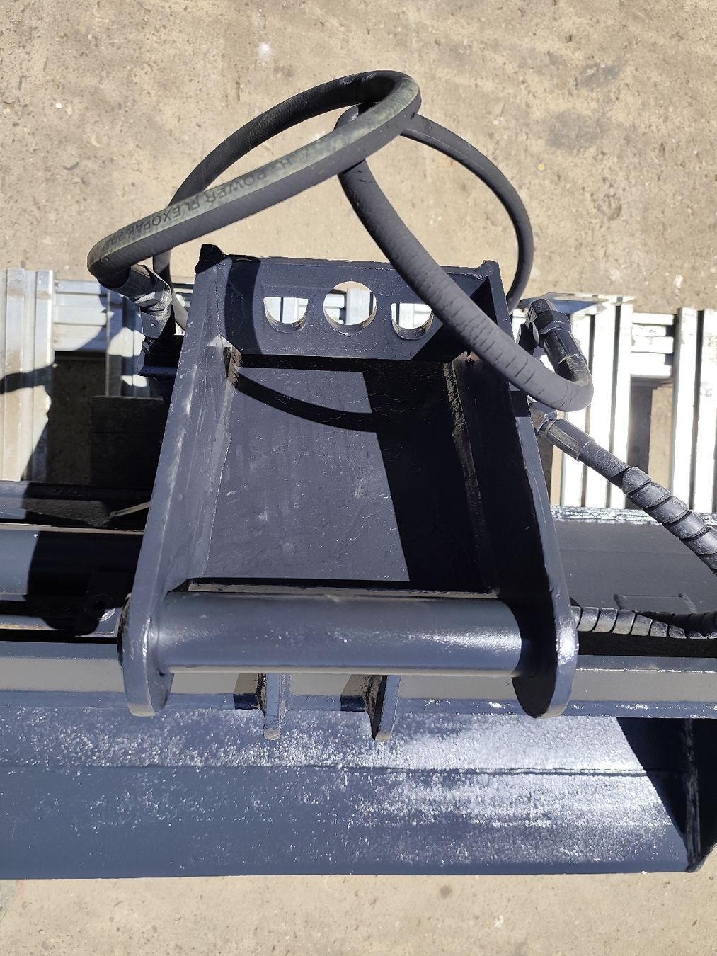 Kubota Escavatori: Bagger Schwenklöffel MS01 – Usato da Bassecourt venduto da Jumat 3