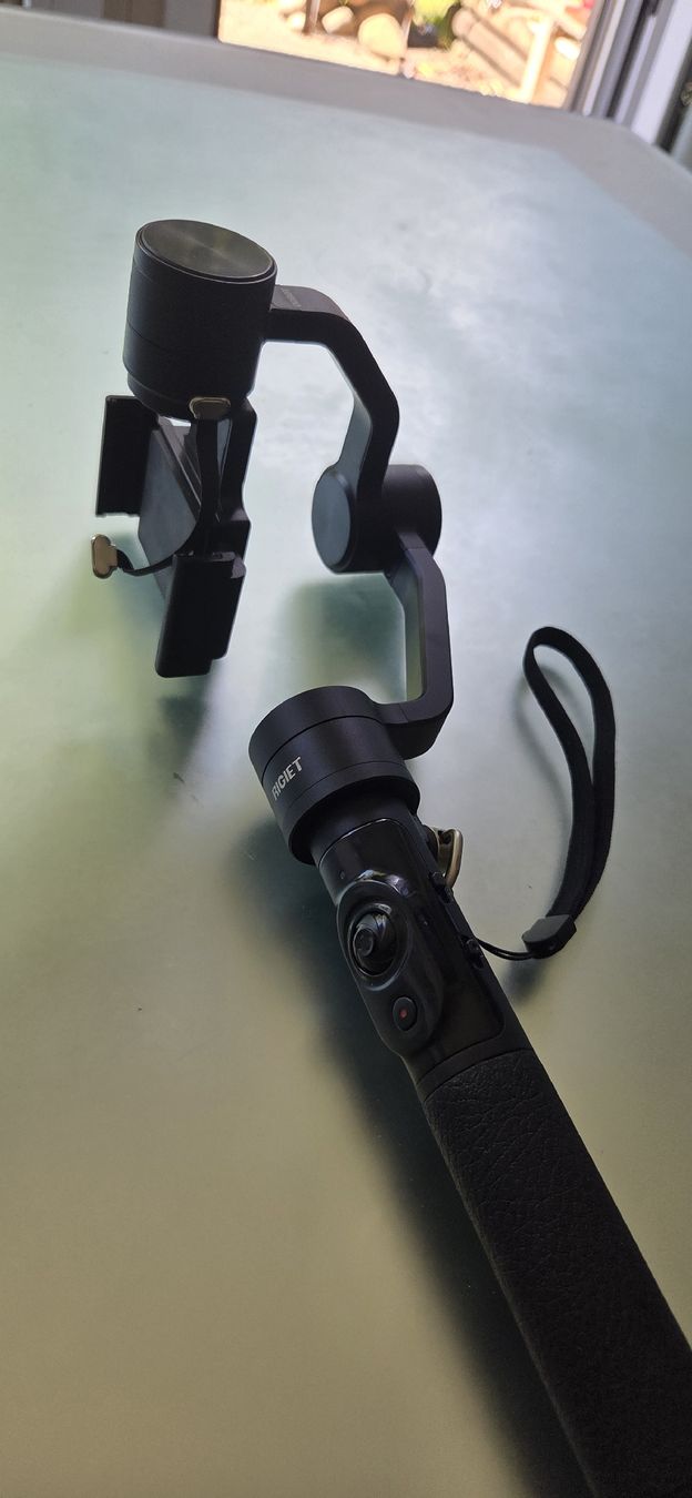 Supporti a parete: DOBOT Smartphone Gimbal / Stabilizer zu verkaufen. – Usato da Huttwil venduto da ser_gn9l 1