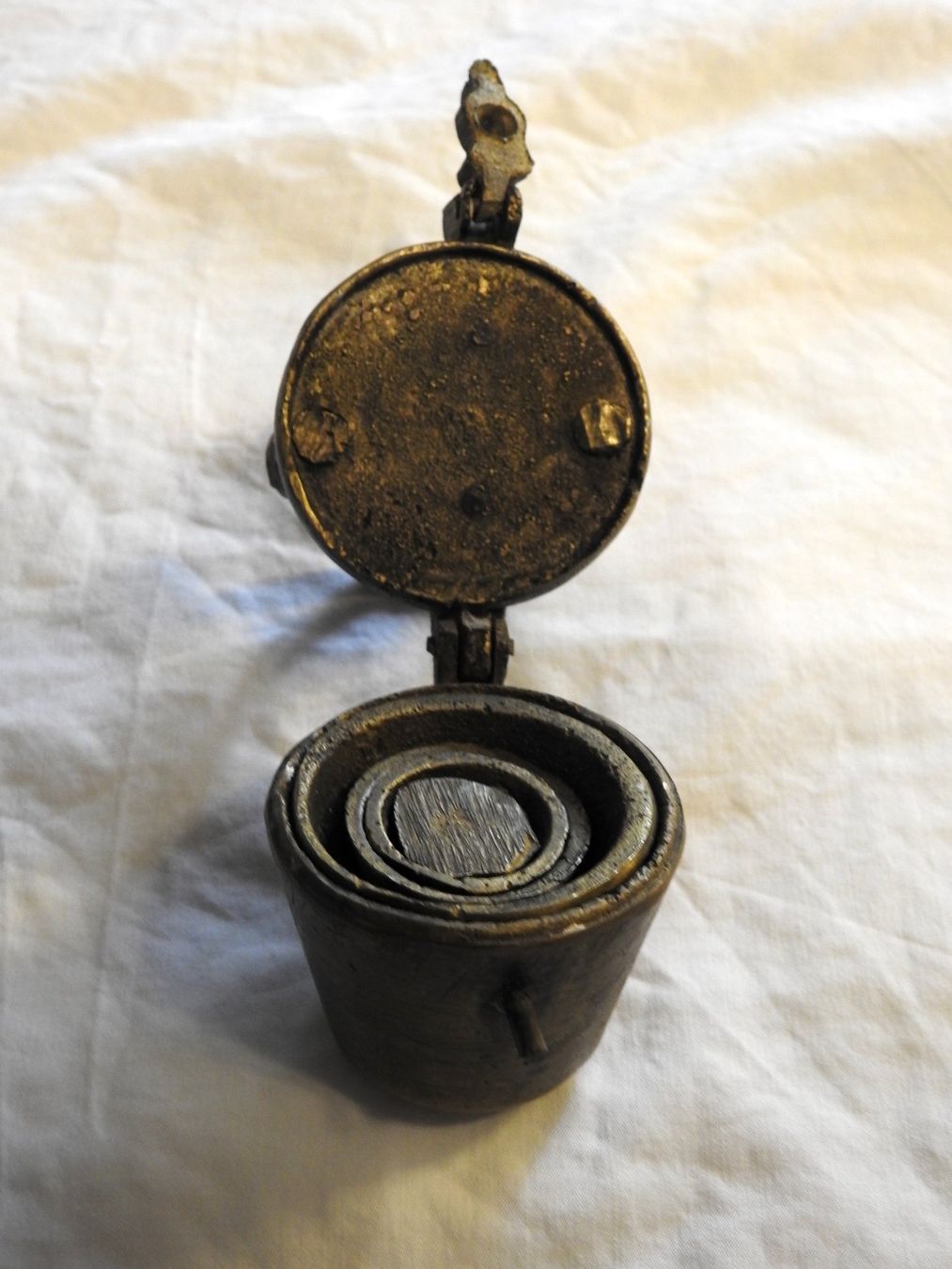 Bilance e pesi: Antike Apotheker Topf-,  Bechergewichte, Bronze – Usato da Uznach venduto da killroy99 6