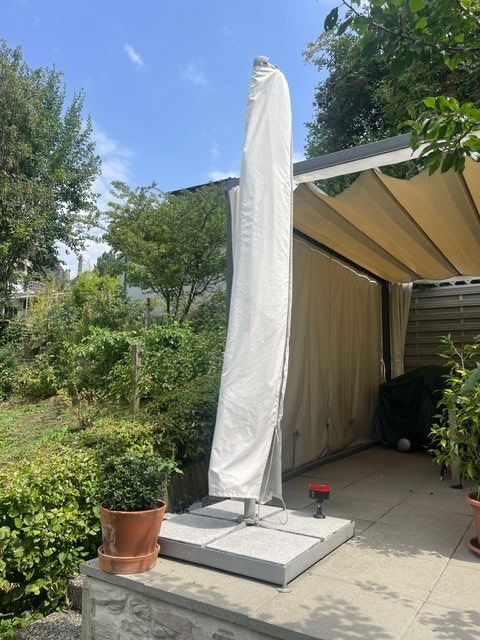 Glatz Ombrelloni: Glatz Sonnenschirm 240x240cm mit Sockel – Usato da Niederrohrdorf venduto da Bcd 4