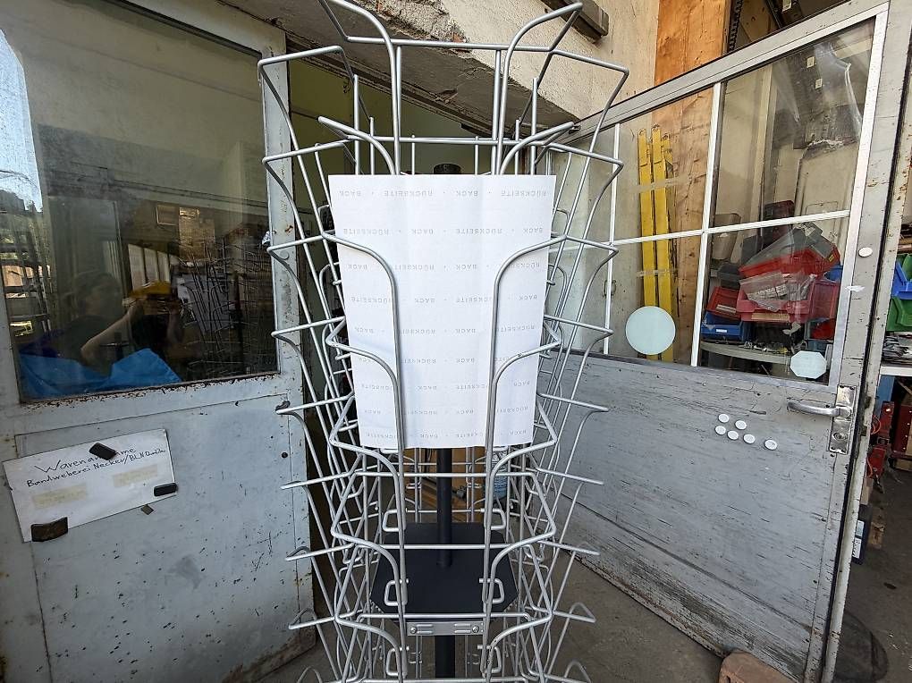 Altro per la casa: Drehbarer Katalogständer mit 40 A4 Fächern, H:160cm – Usato da Necker venduto da liq24 1