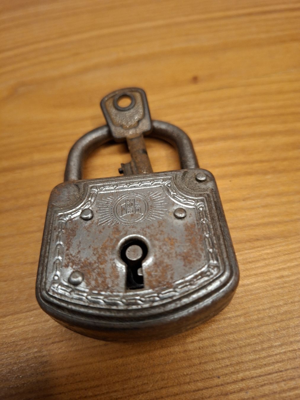 Cadenas: Antikes Vorhängeschloss – D'occasion à Ganterschwil par HeidiuPeter 7