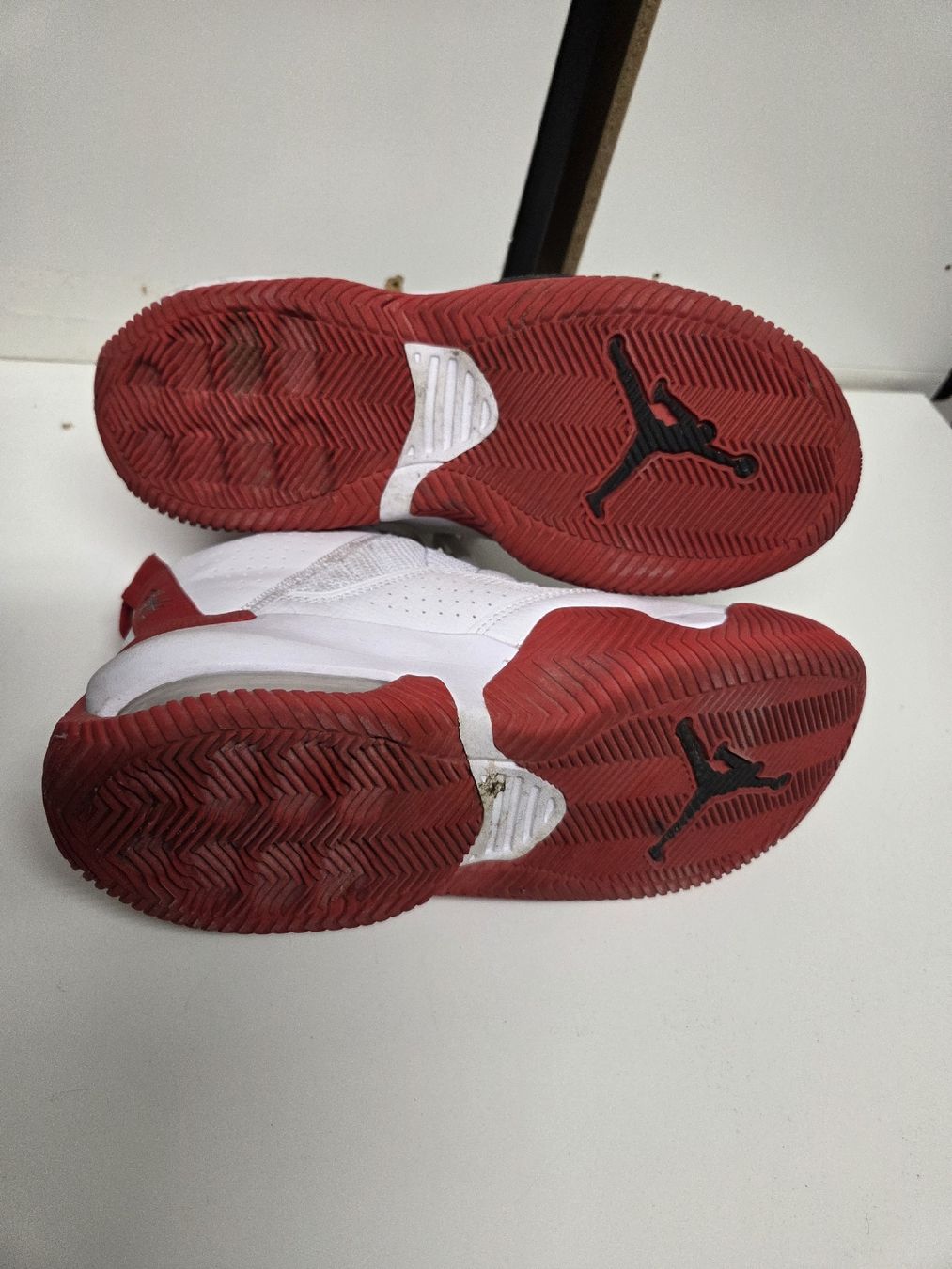Jordan Schuhe für Jungen: Jordan Schuhe – Gebraucht aus Gossau SG von Sandy2014 2