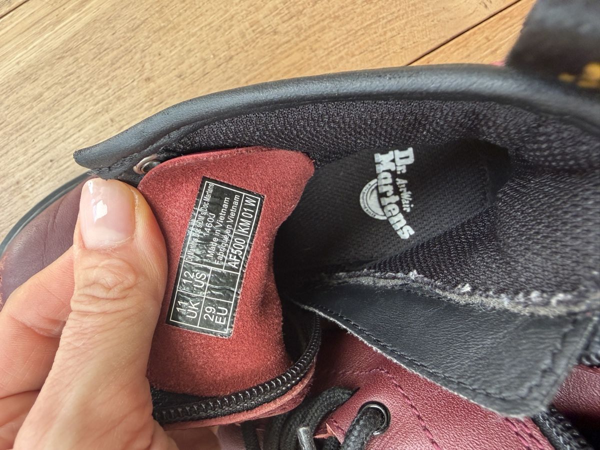 Dr. Martens Scarpe per ragazzi: burgundy doc martens kids – Usato da zürich venduto da kaja022 2