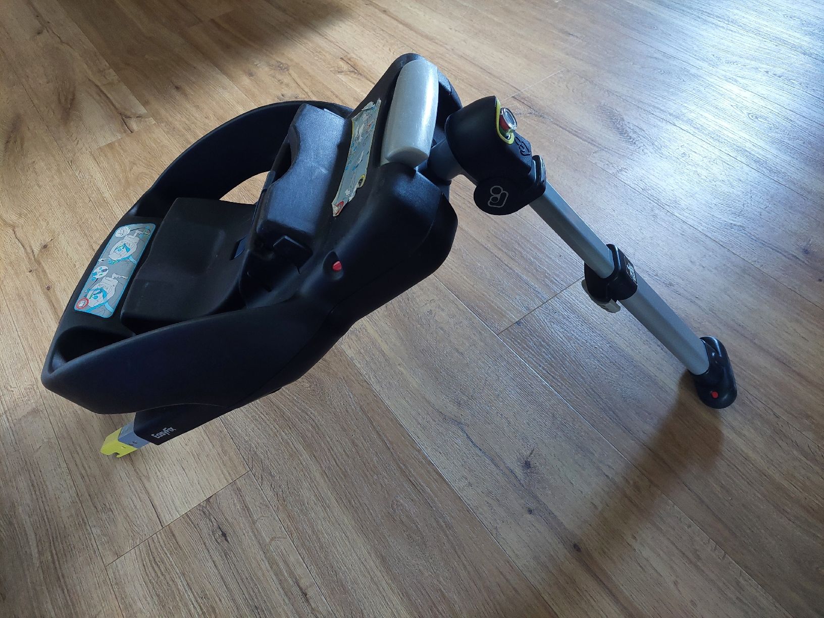 Maxi-Cosi Seggiolini per auto: Isofixstatio Maxi Cosi EasyFix – Usato da Aeschi b. Spiez venduto da Corin1234