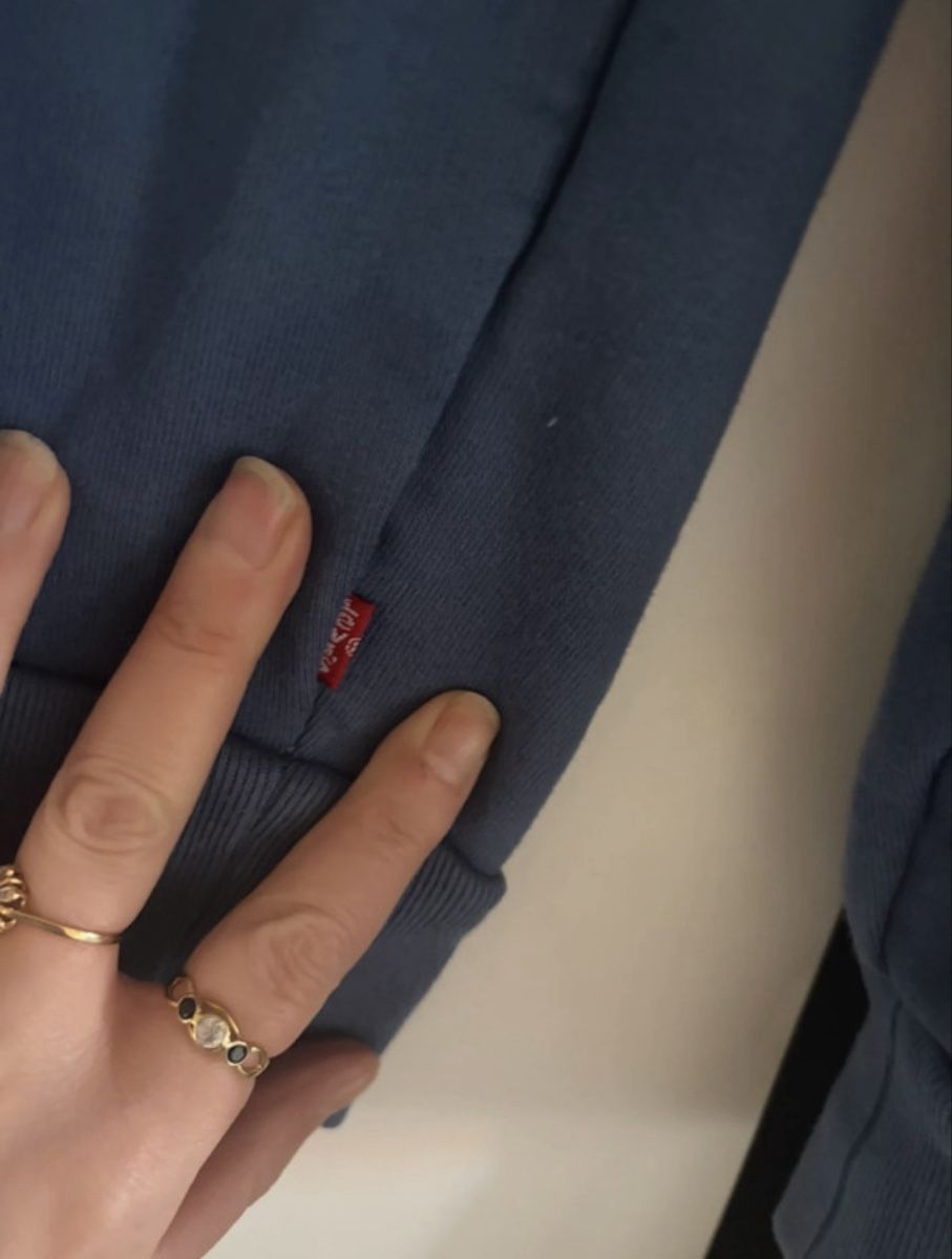 Levi's Pullover & Sweatshirts: Levis Pullover  – Gebraucht aus Basel von Brunner.T 4