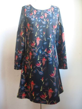 Save the Queen sublime robe en taille 38CH!