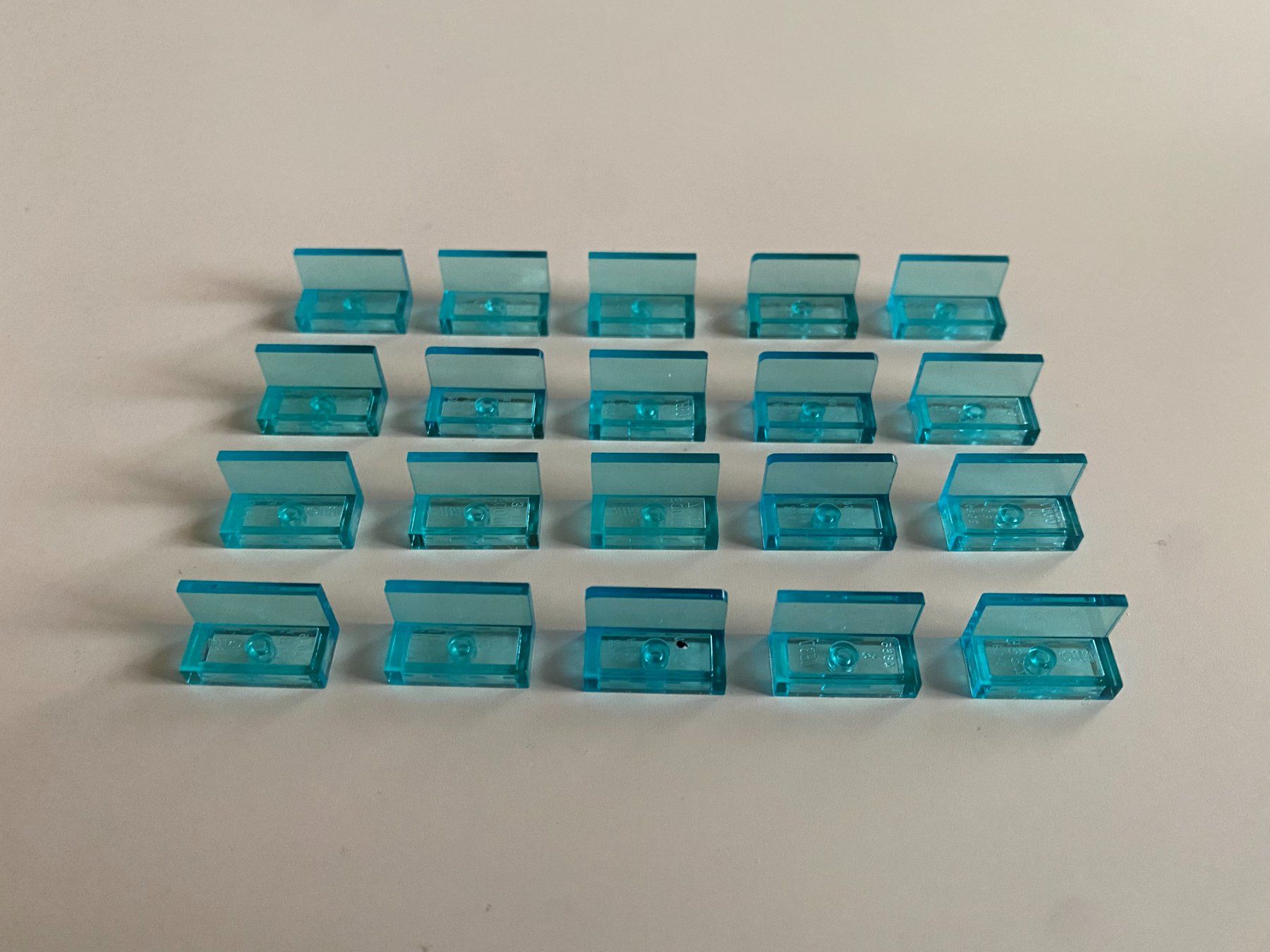 Lego Giocattoli: LEGO - 20 - BLAUE - TRANSPARENTE - SITZE – Usato da Gelterkinden venduto da ajdt4
