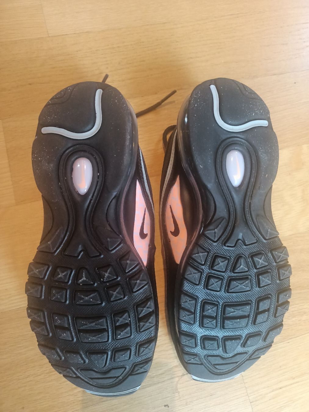 Nike Scarpe da uomo: Nike Air Max | Gr. 38.5 | wie neu – Nuovo (secondo la descrizione) da Appenzell venduto da chm_7vzb 2