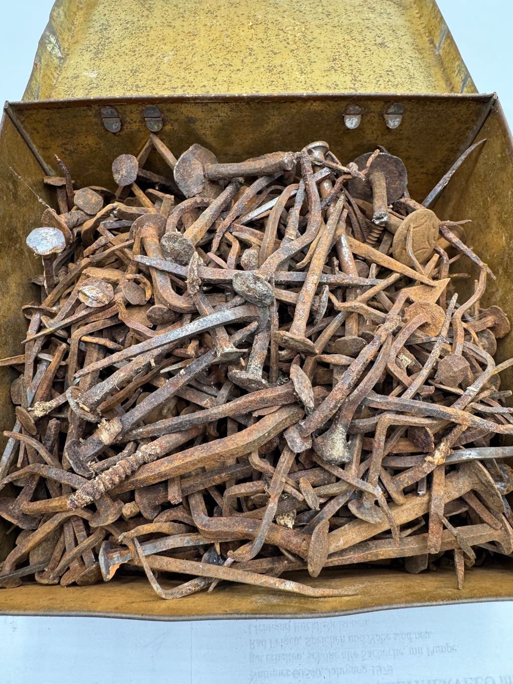 Ferramenta: Antike  Nägel in Metalldose – Usato da Sachseln venduto da BONATI01 1