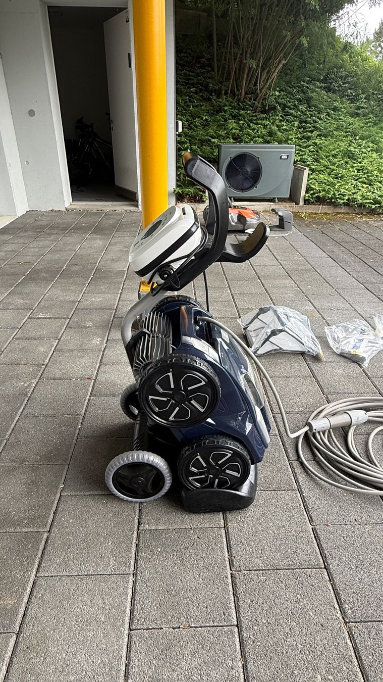 Schwimmbad-Zubehör: Zodiac Alpha 6700 iQ PRO Poolroboter 4WD – Gebraucht aus Zumikon von ste_pb9b 1