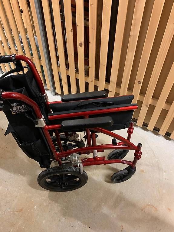 Sedie a rotelle: Fauteuil roulant pliable – Usato da Bretigny-Morrens venduto da seb_r59n 1