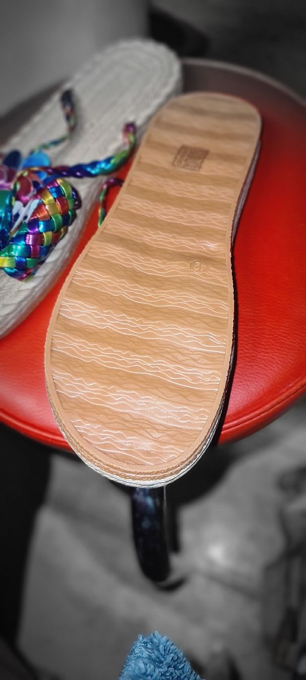 Damenschuhe: Flipflops – Neu und originalverpackt aus Bellerive VD von Hermes5 1