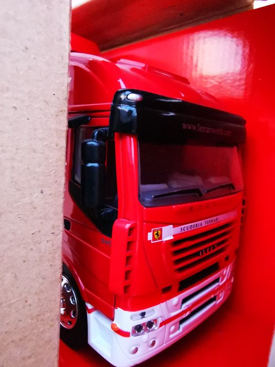 Camion Iveco Stralis 4x2 Rouge Avec Semi-remorque 3 Essieux - échelle 1/43 Newray - Neuf