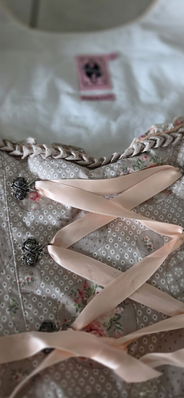 Vestiti: Dirndl Gr. 38/40 – Usato da Lyss venduto da Urma5 6
